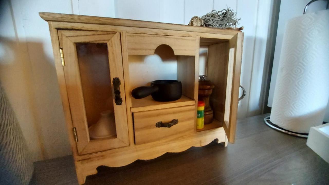 Petite Maison Sur La Colline Du Gibloux: 1Chambre,1 Salon Et Salle De Bain Prives Au Rez De Chausse, Piscine Exterieur Et Bbq , Le Châtelard-Montreux 외부 사진