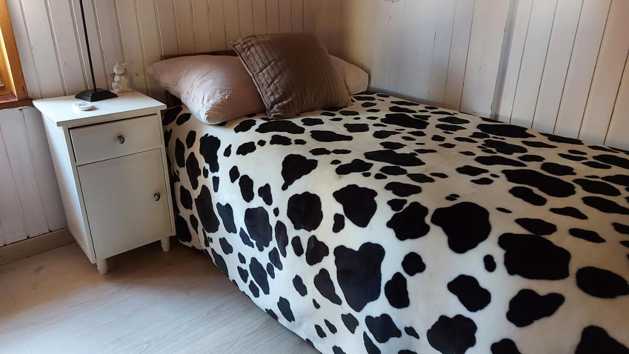 Petite Maison Sur La Colline Du Gibloux: 1Chambre,1 Salon Et Salle De Bain Prives Au Rez De Chausse, Piscine Exterieur Et Bbq , Le Châtelard-Montreux 외부 사진