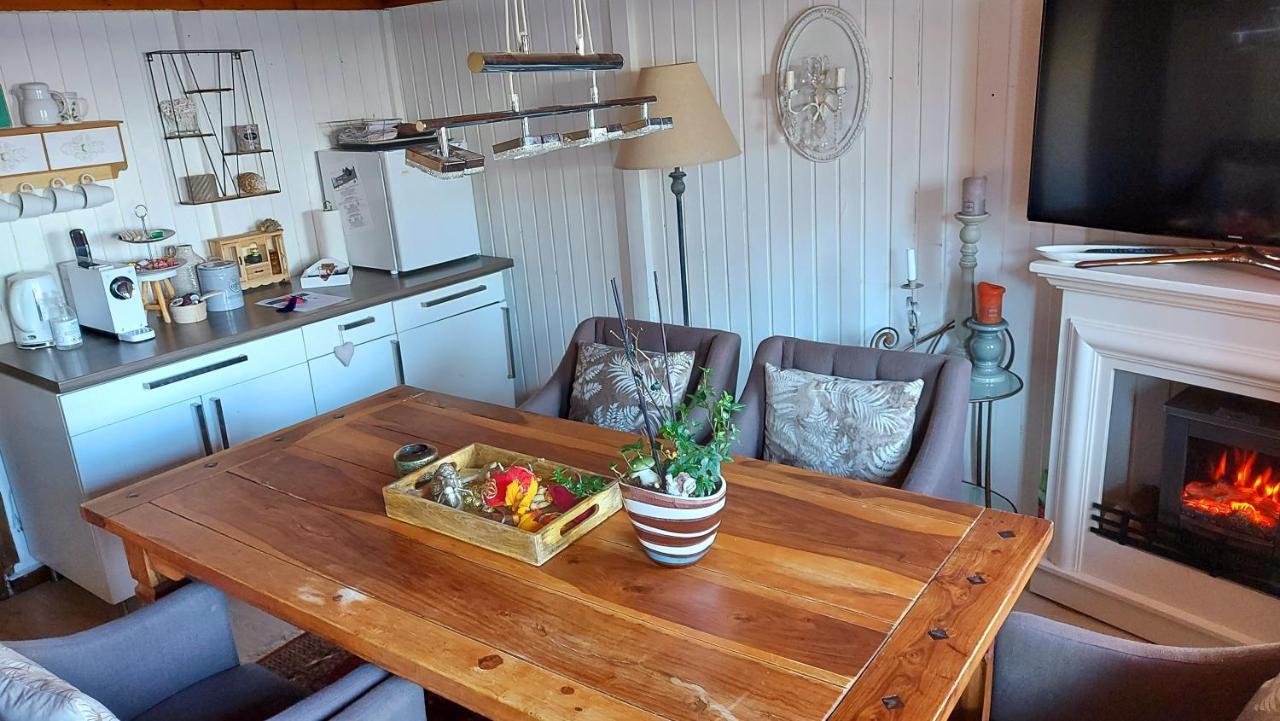 Petite Maison Sur La Colline Du Gibloux: 1Chambre,1 Salon Et Salle De Bain Prives Au Rez De Chausse, Piscine Exterieur Et Bbq , Le Châtelard-Montreux 외부 사진