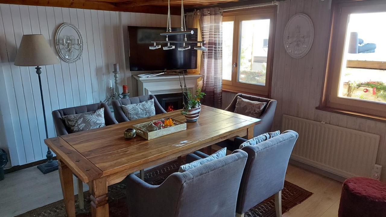 Petite Maison Sur La Colline Du Gibloux: 1Chambre,1 Salon Et Salle De Bain Prives Au Rez De Chausse, Piscine Exterieur Et Bbq , Le Châtelard-Montreux 외부 사진