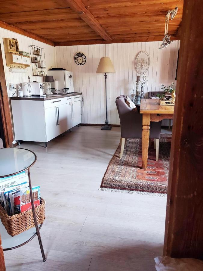 Petite Maison Sur La Colline Du Gibloux: 1Chambre,1 Salon Et Salle De Bain Prives Au Rez De Chausse, Piscine Exterieur Et Bbq , Le Châtelard-Montreux 외부 사진